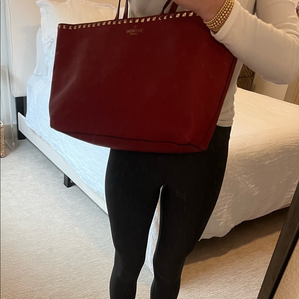 Red Valentino Rockstud Grainy Calfskin Tote Bag - Picture 5 of 6